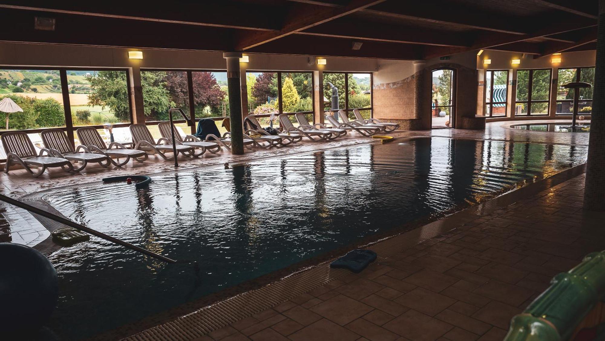 Mór Hetkuti Wellness Hotel מראה חיצוני תמונה